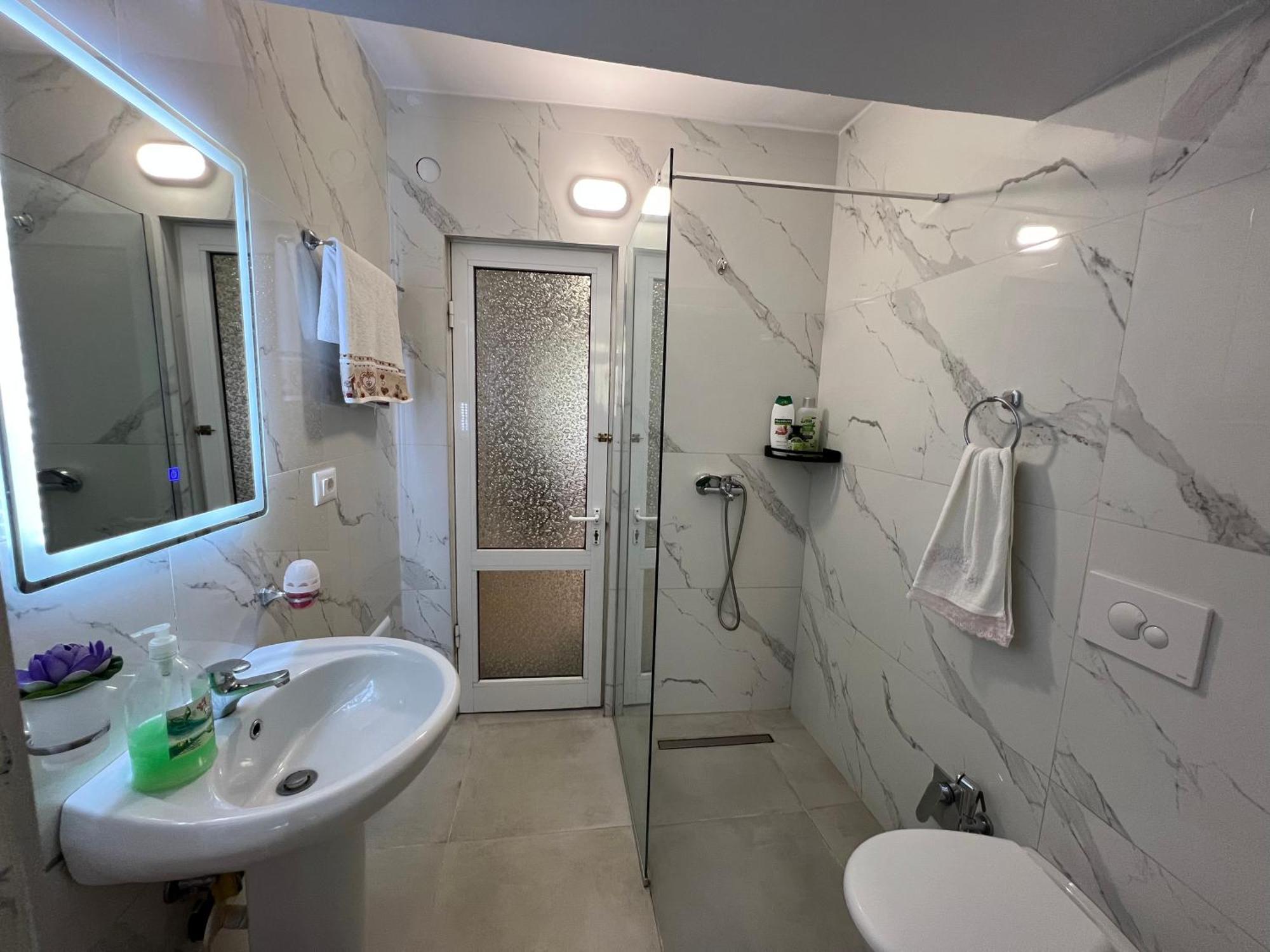 Skerdi'S Apartment - City Center Тирана Экстерьер фото